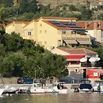 Captain's Club Affittacamere Banjol