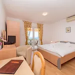 Captain's Club Affittacamere 4*