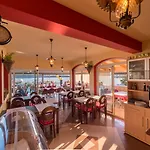 Captain's Club Banjol