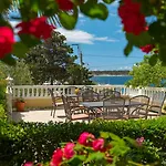 Captain's Club Affittacamere 4*