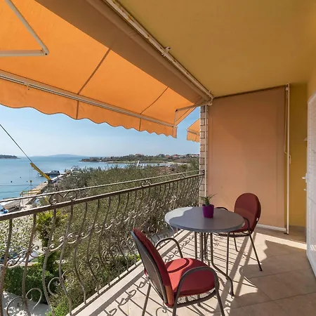 Captain's Club Affittacamere 4*