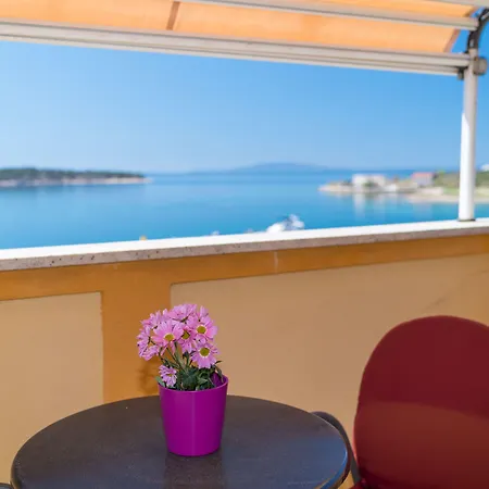 Captain's Club Gæstehus 4*
