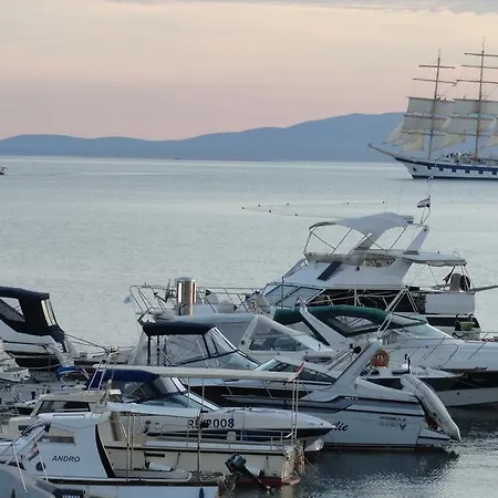 بيت ضيافة Captain's Club