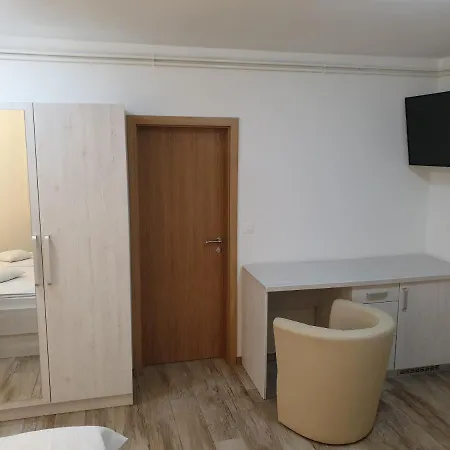 بيت ضيافة Captain's Club Banjol