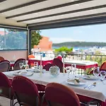 Captain's Club