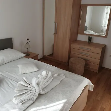 Captain's Club Guest house 3*