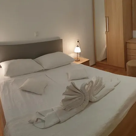 Captain's Club Guest house 3*