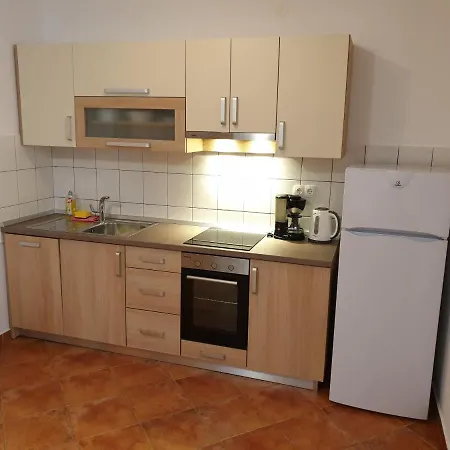 Captain's Club Guest house 3*