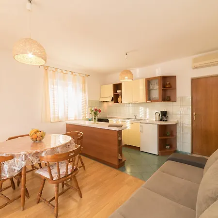 Captain's Club Gostinjska kuća Banjol