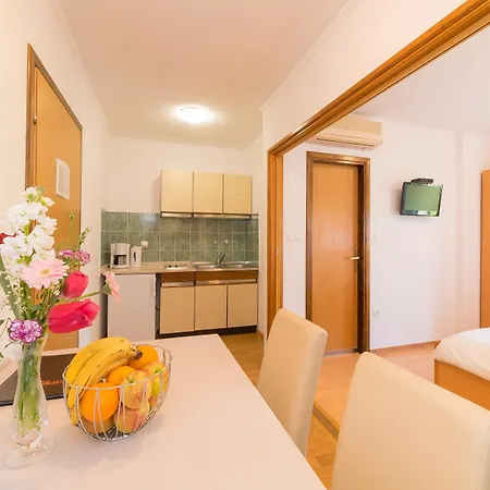 Captain's Club Banjol