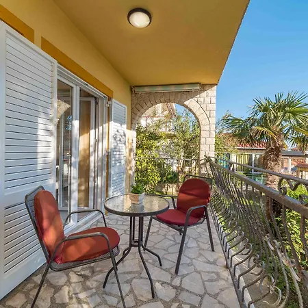 Captain's Club Banjol