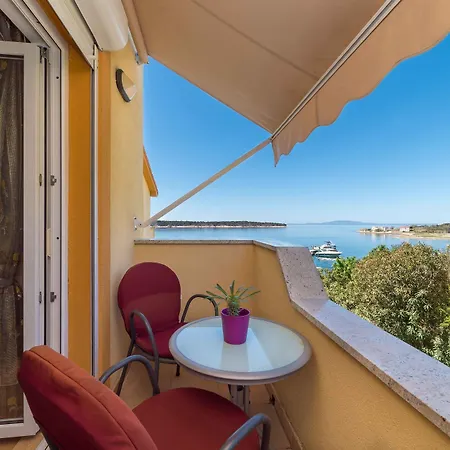 Gostinjska kuća Captain's Club 4*
