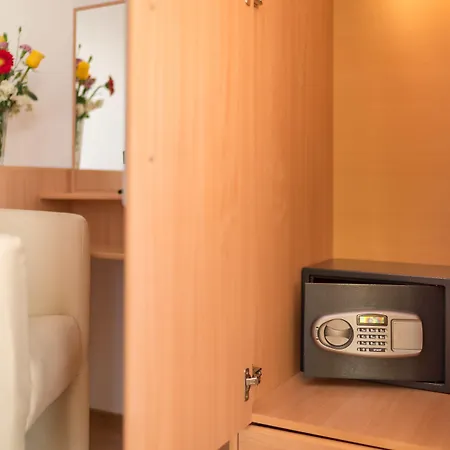 Captain's Club Banjol