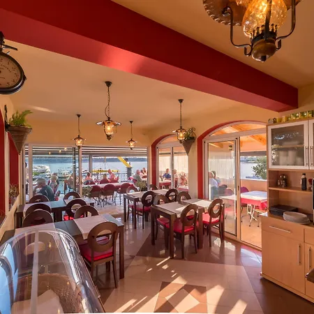 Captain's Club Banjol