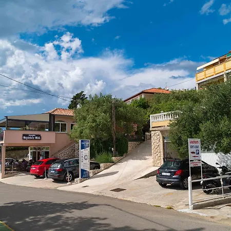 Captain's Club Banjol