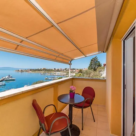 Captain's Club Guest house 3*