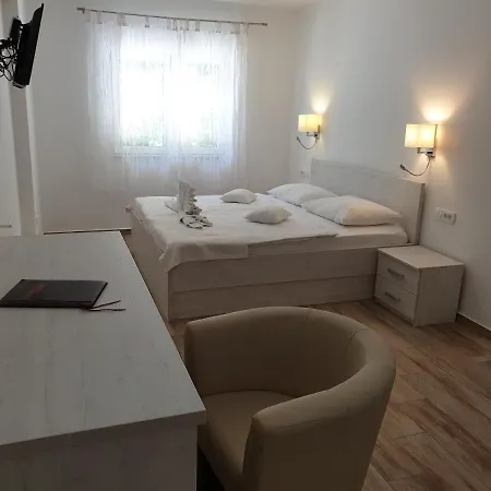 Captain's Club 3*