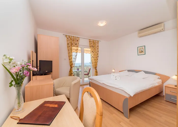 Captain's Club Gæstehus 4*