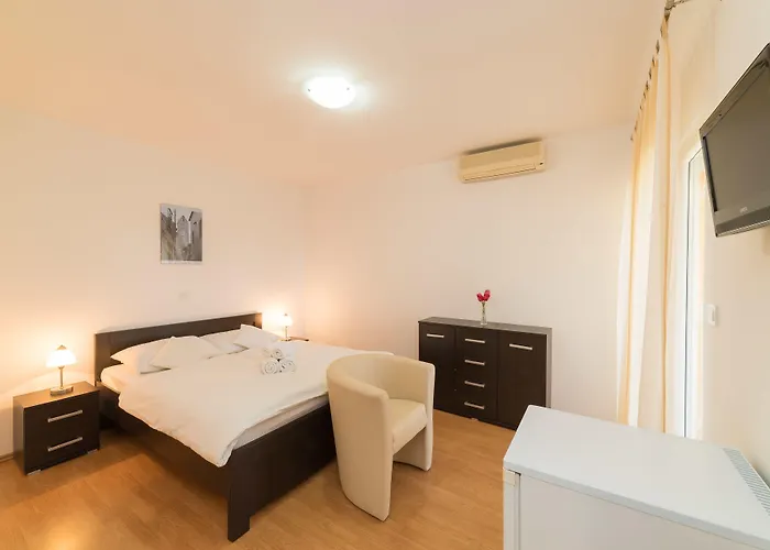 Captain's Club Gæstehus 4*