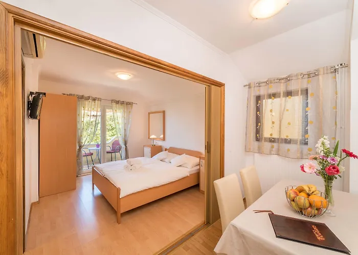 Captain's Club Gæstehus Banjol