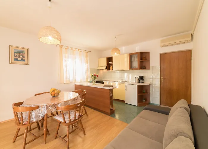 Captain's Club Gæstehus Banjol