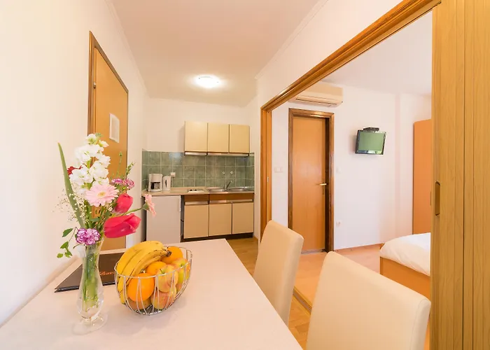 Captain's Club Banjol