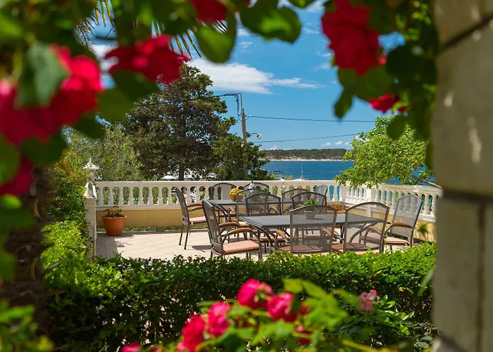 Captain's Club Gæstehus 4*