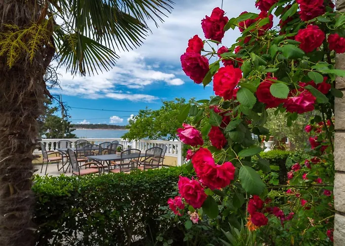 Gæstehus Captain's Club Banjol